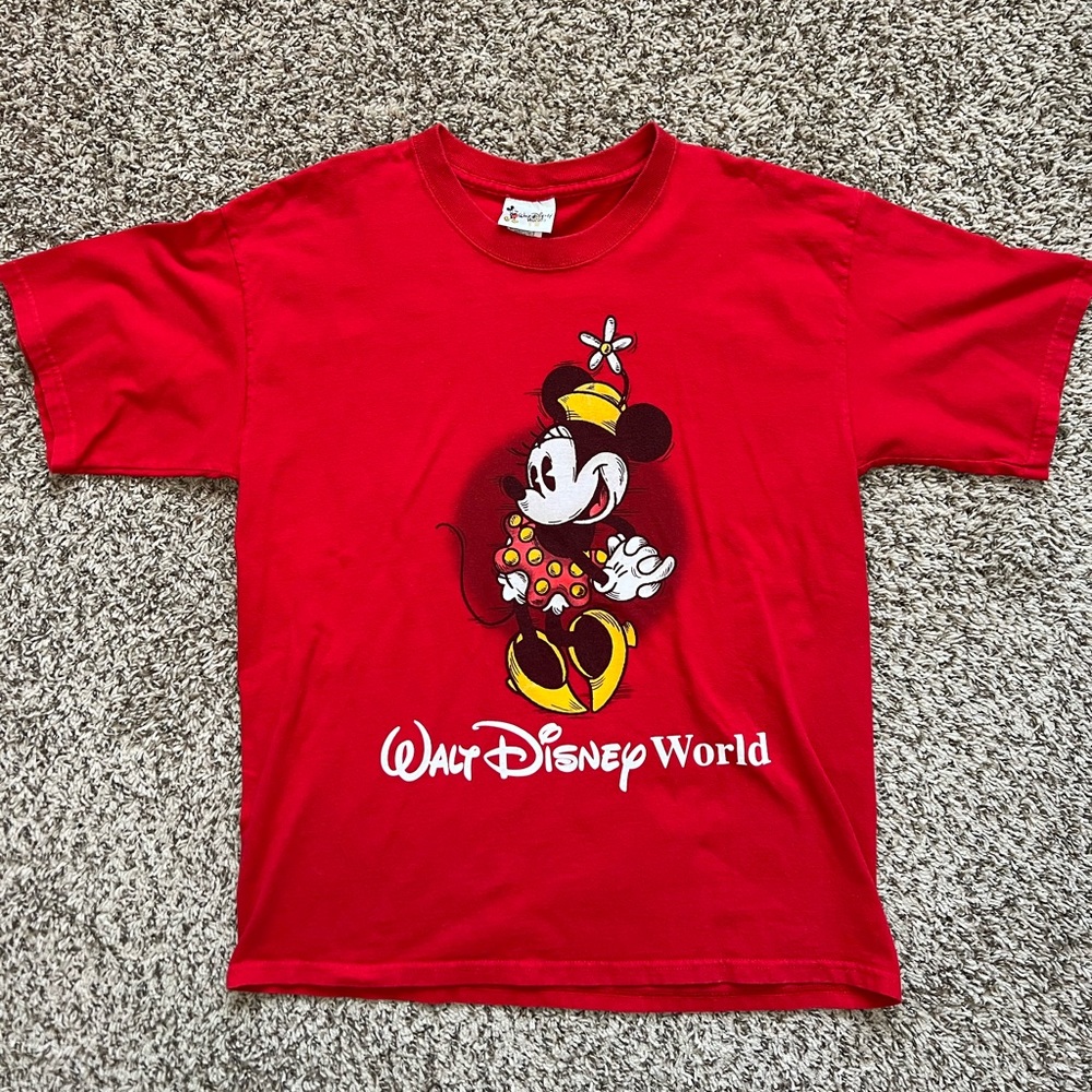 Vintage Walt Disney World Minnie Mouse Red T-shirt. Size Medium. 90s Y2K